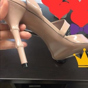 Gucci shoes. Color cream beige .